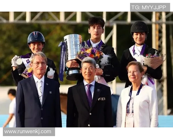 武汉网球队在邀请赛中的团队协作表现分析与点评