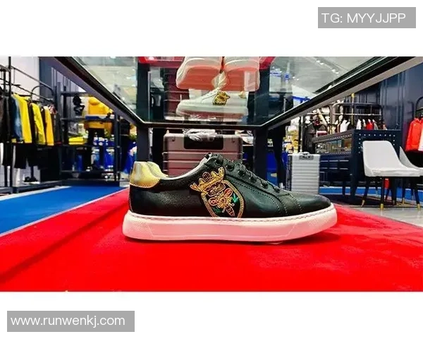 足球明星引领潮流打造时尚品牌展现运动与时尚完美融合的新风尚 足球明星引领潮流打造时尚品牌展现运动与时尚完美融合的新风尚